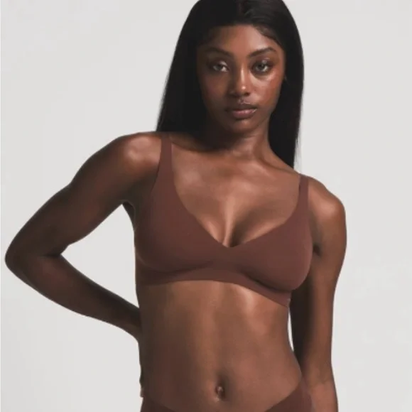 Skims Naked Plunge Bra, size M-DD, color Cocoa. NWT - Picture 2 of 5